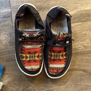 Women’s Size 6 Aztec Hey Dudes